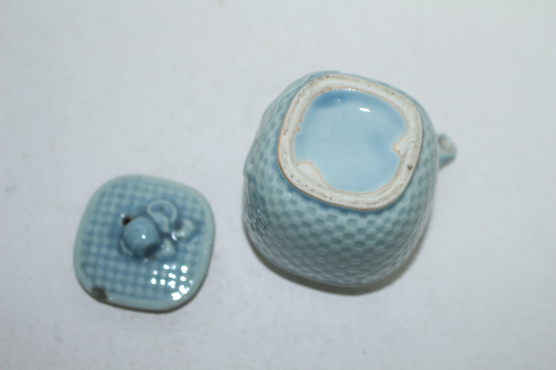 연대가좋은 청자 양각화문 주자호