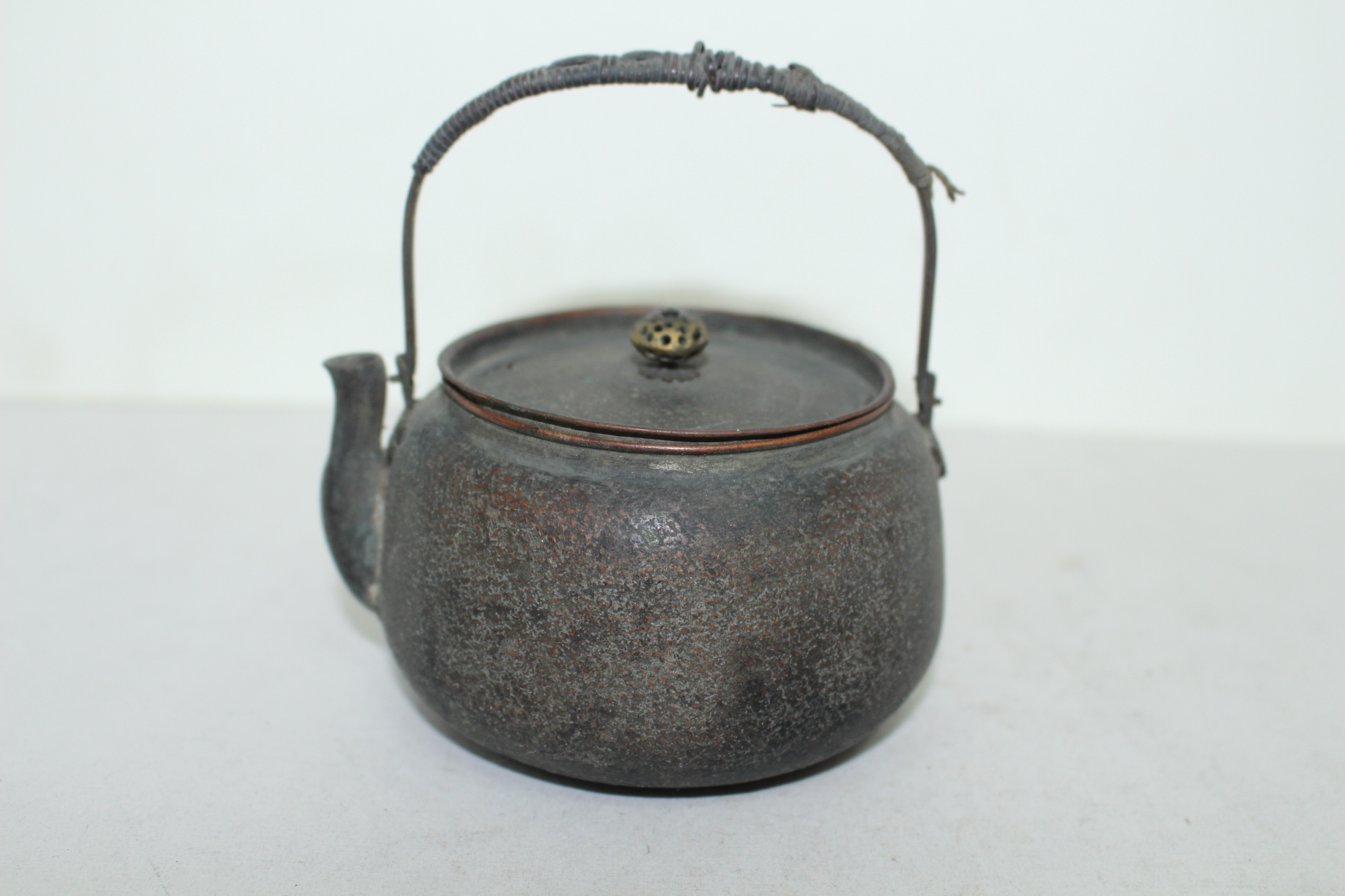 연대가좋은 동으로된 골동 주자