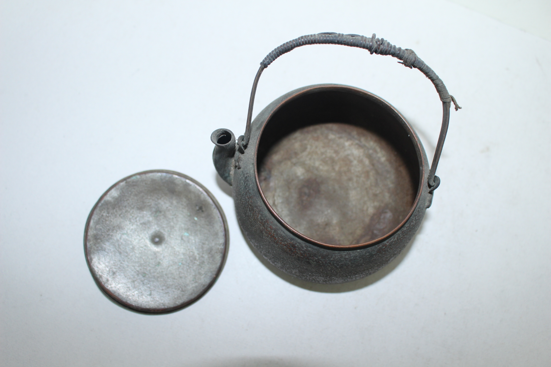 연대가좋은 동으로된 골동 주자