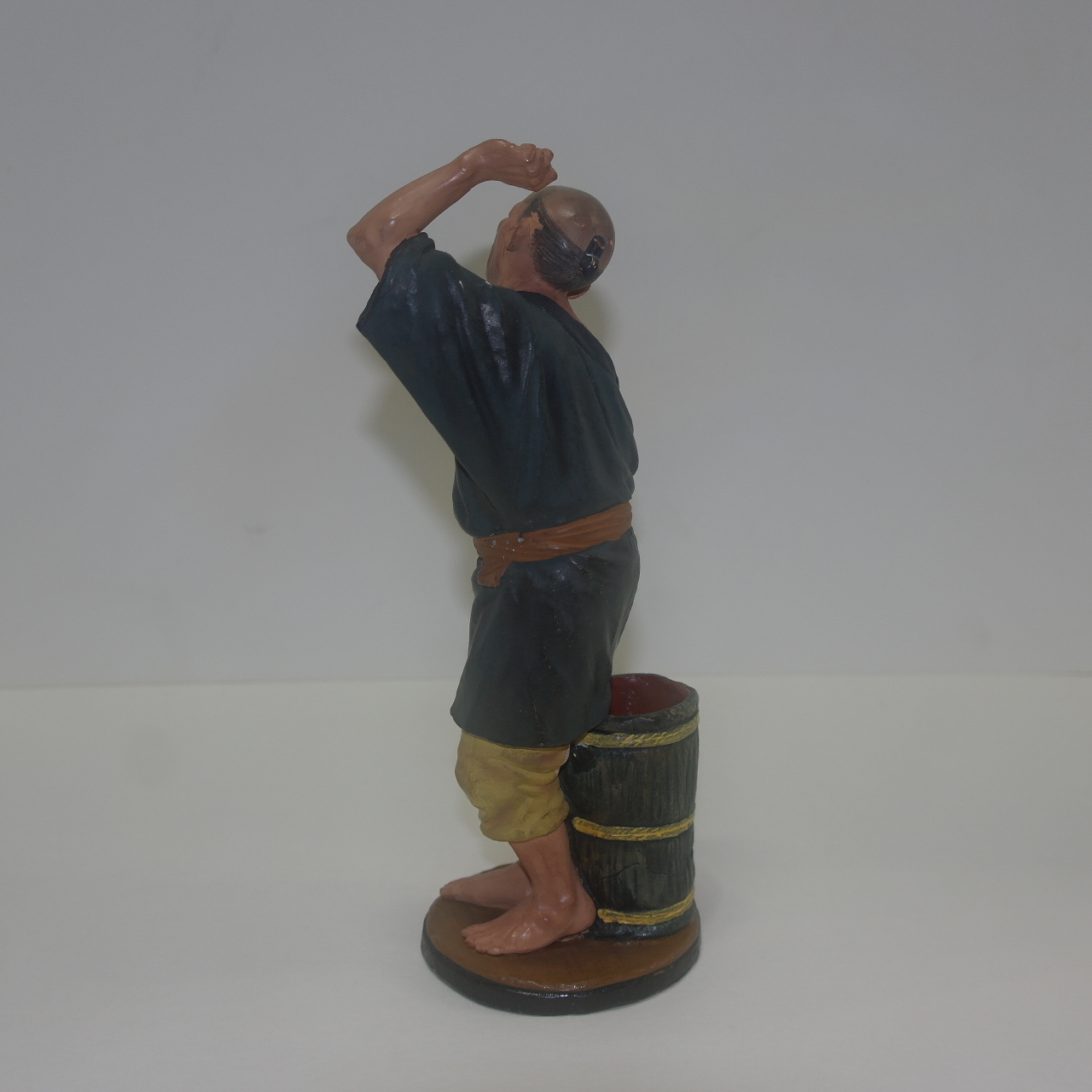 테라코타 노인 조각상