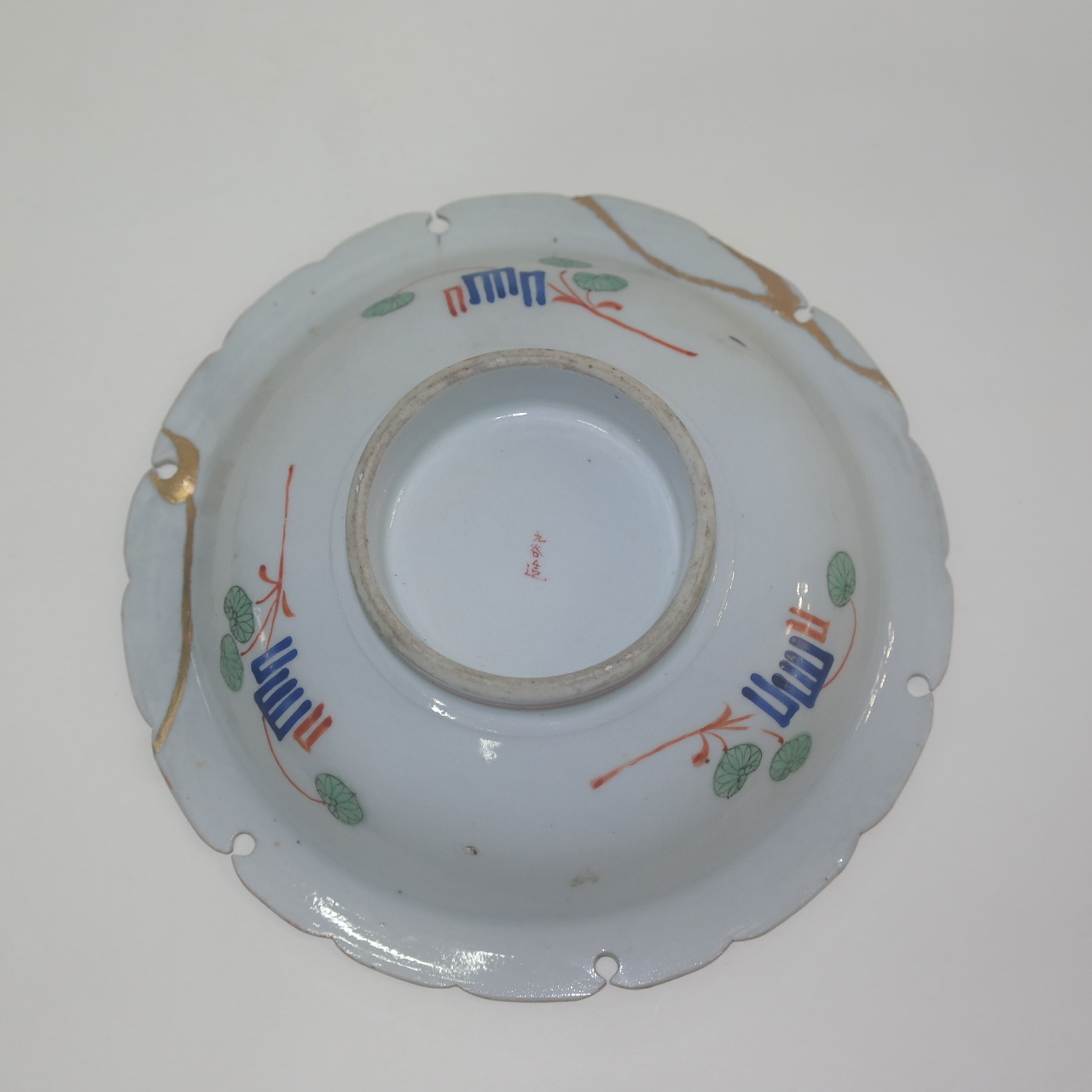 고구다니(古九谷) 진사백자 금채 노송인물문 화형완