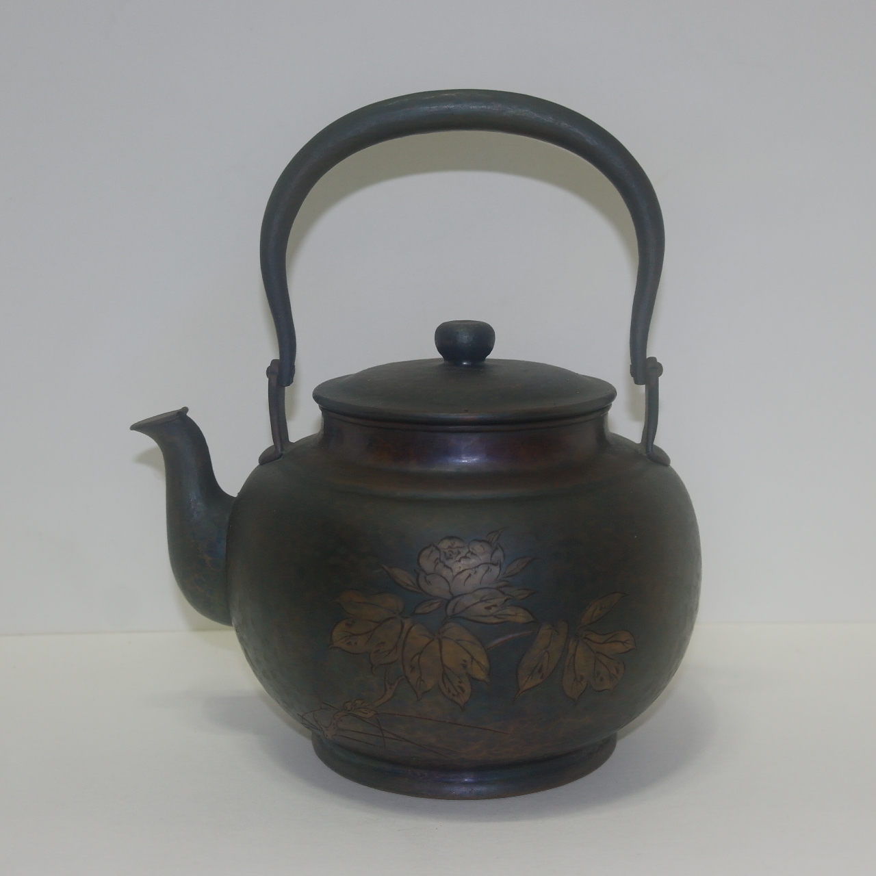 연대가좋은 골동 화문이 조각된 동 주자