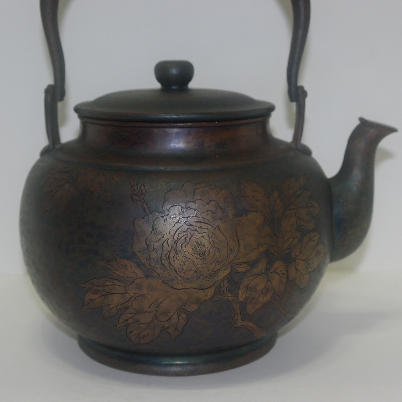 연대가좋은 골동 화문이 조각된 동 주자