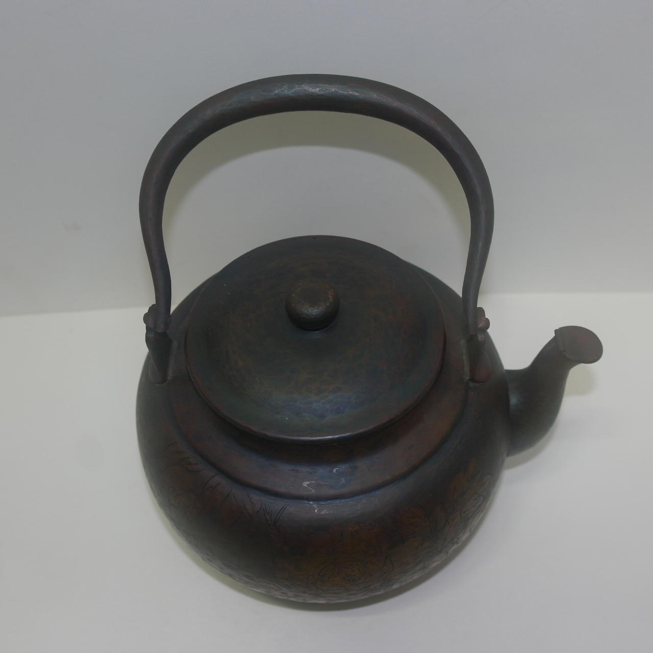 연대가좋은 골동 화문이 조각된 동 주자