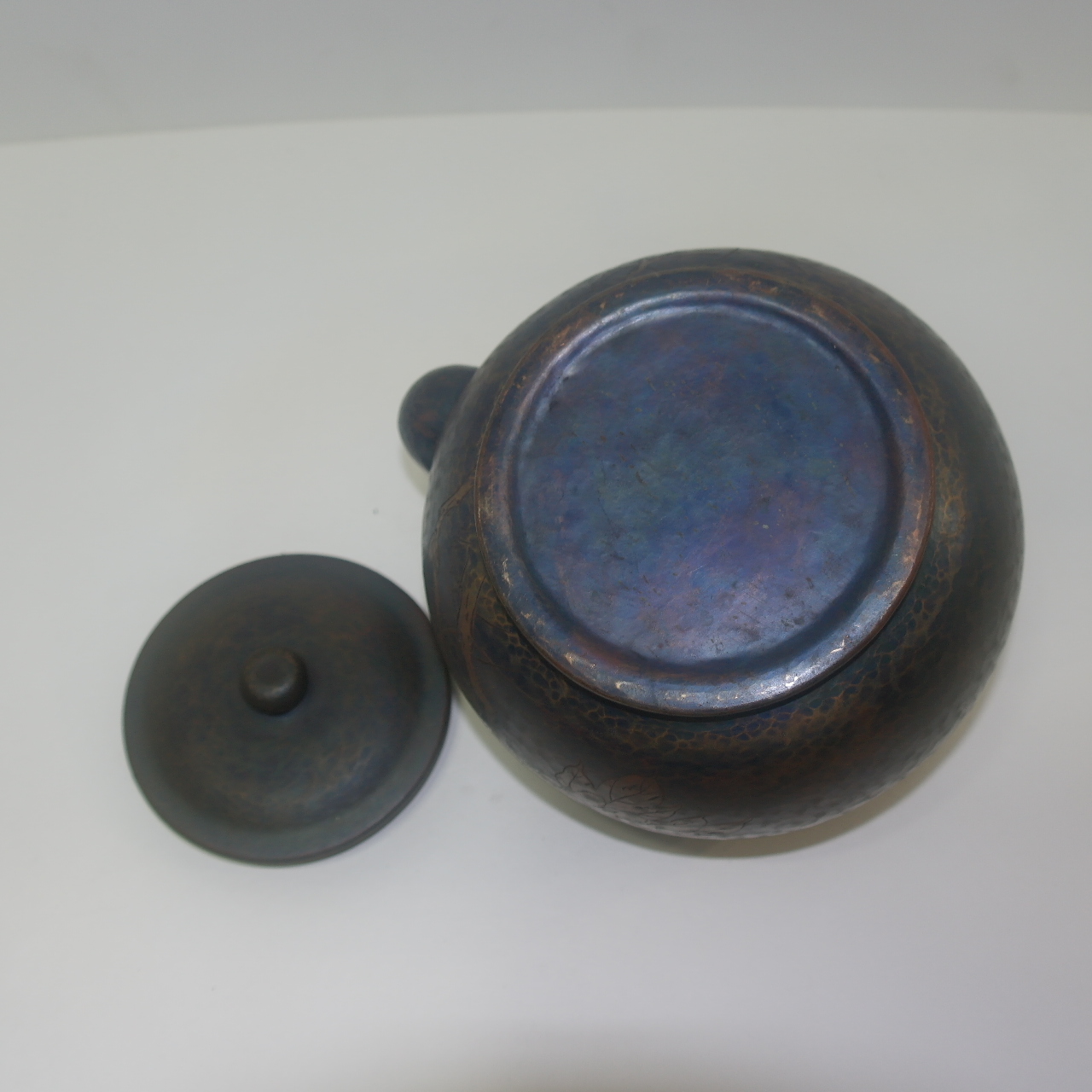 연대가좋은 골동 화문이 조각된 동 주자