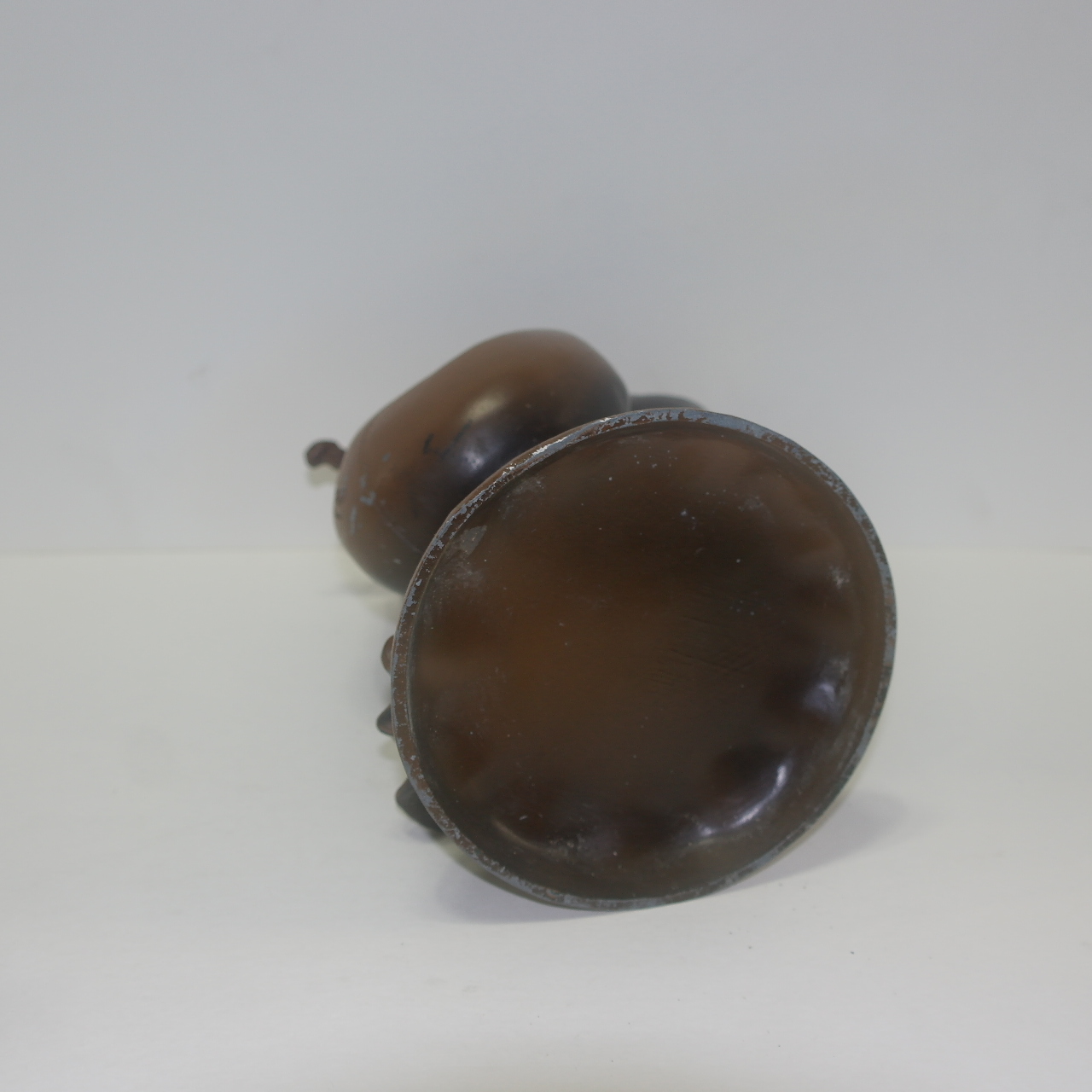 금속재질로된 포대화상 조각상