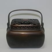 묵직한 청동으로된 투각화문 향로