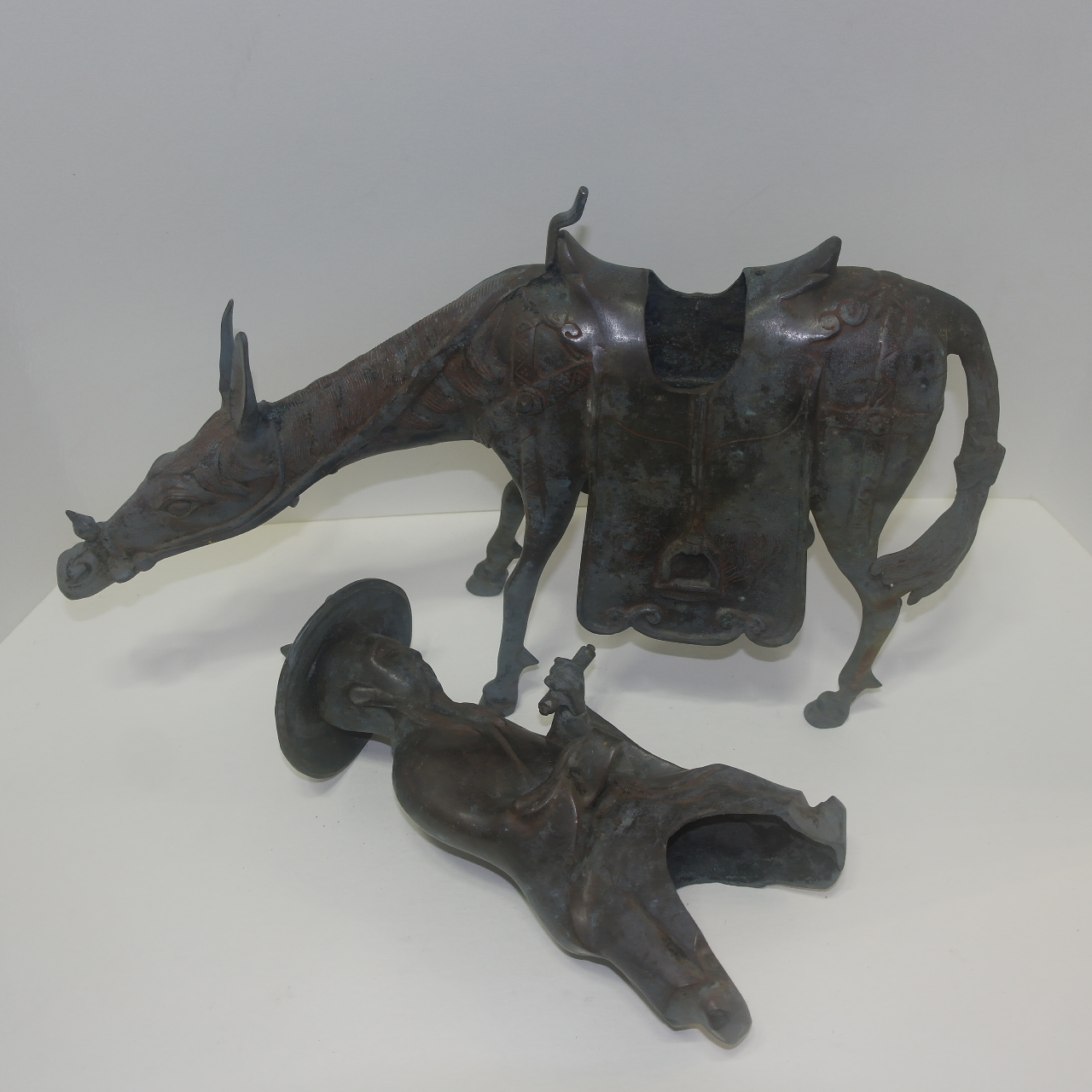 대형크기의 청동으로된 말탄도인 향로