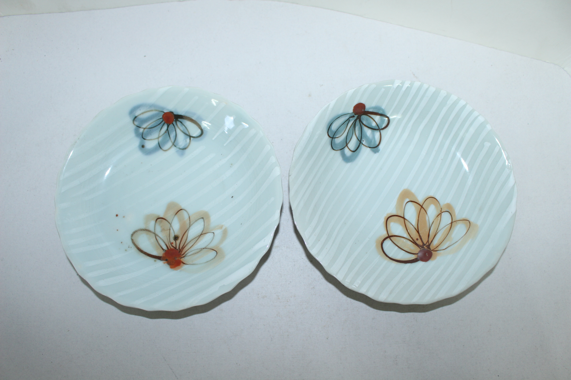 연대가좋은 청자 철화화문 화형완 2점