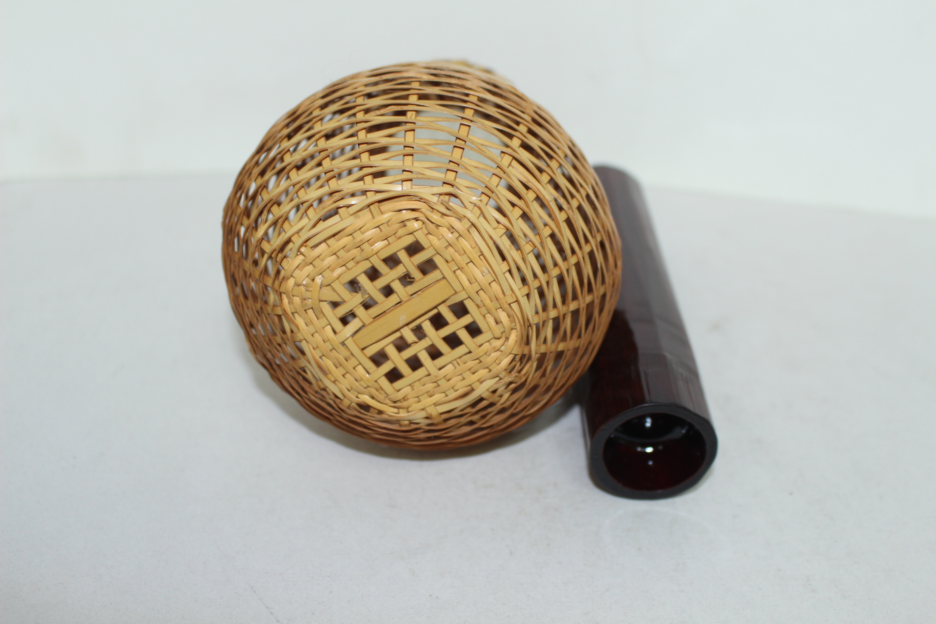 대나무로된 정교한 화병