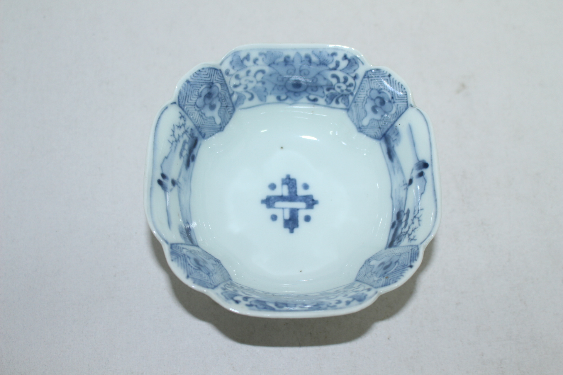 100년이상된 고이마리 청화백자산수화문 사각완