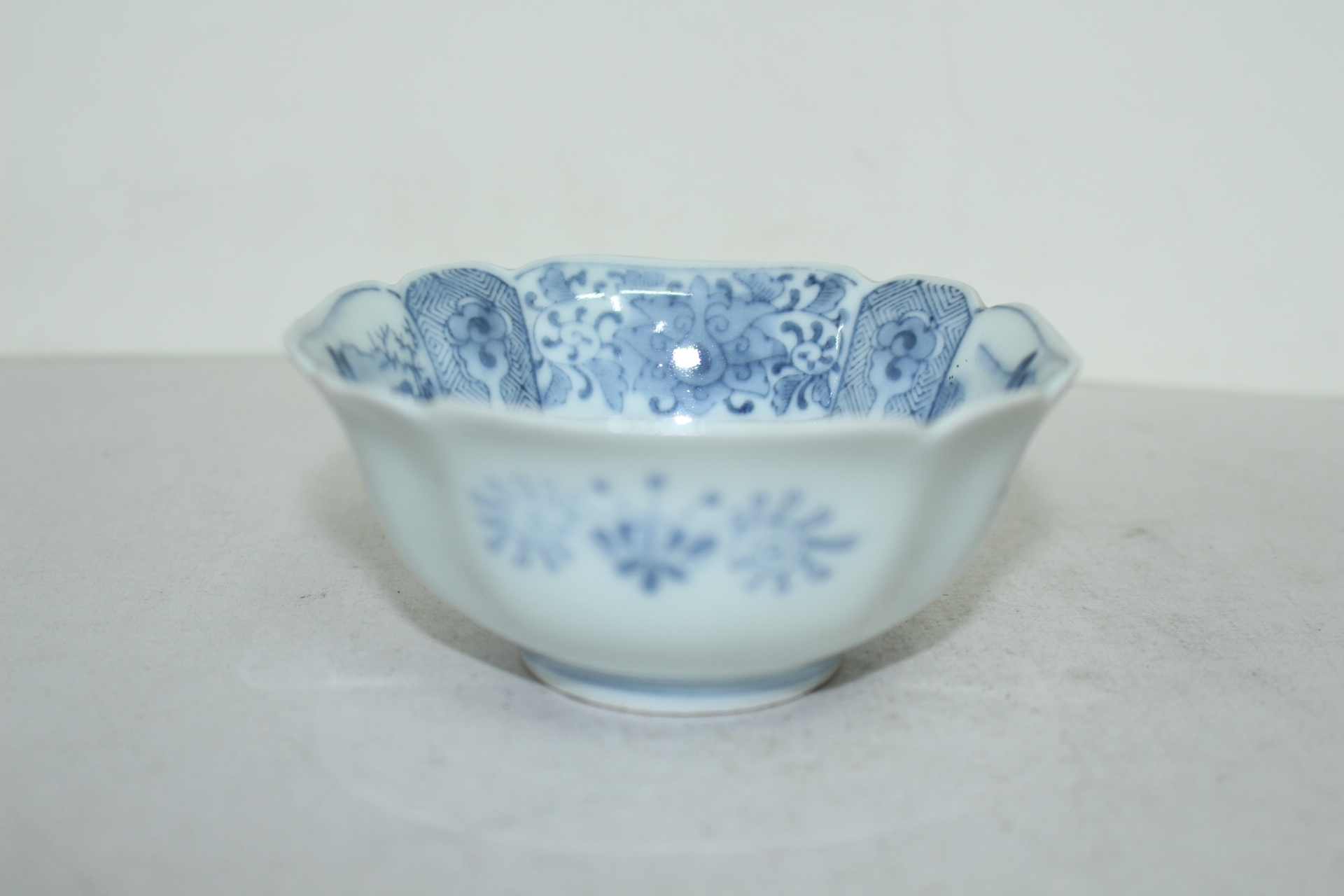 100년이상된 고이마리 청화백자산수화문 사각완