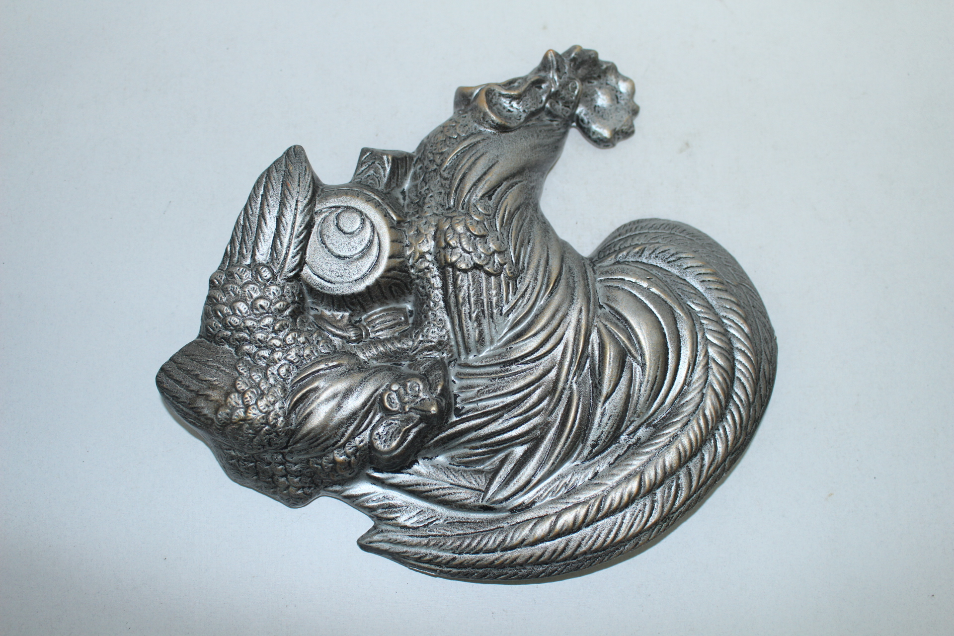 기와재질로된 닭 부조조각상