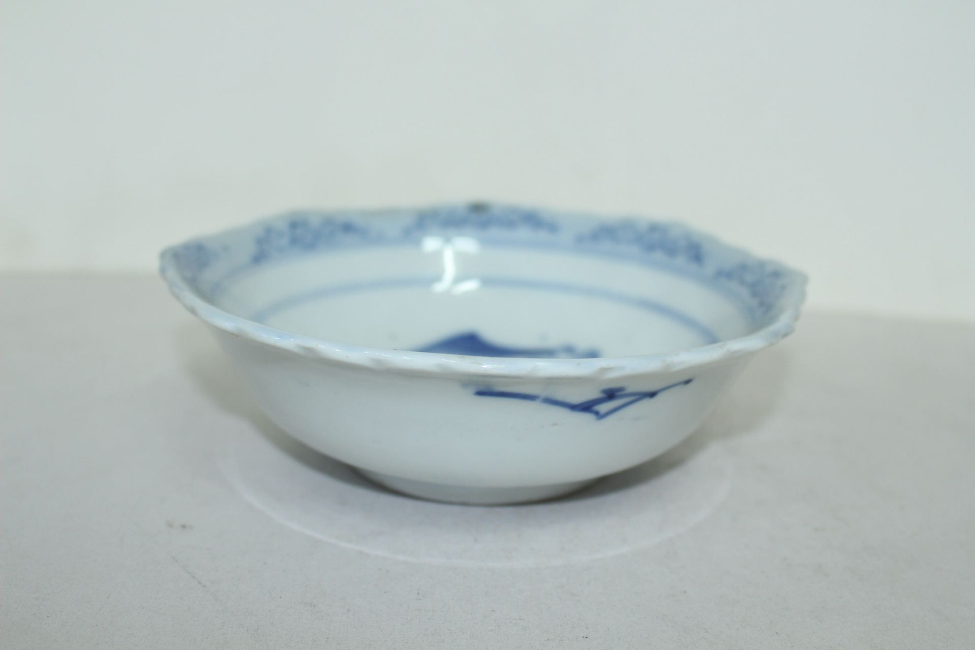 연대가좋은 청화백자 산수문 중형크기의 완