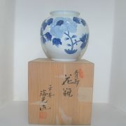 평안서광(平安瑞光) 청화백자 양각화문 호