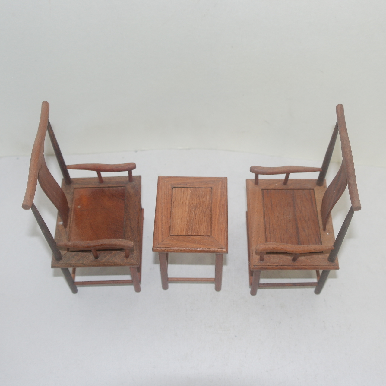 화류목계열의 나무로 된 의자와 탁자 미니어쳐셋트