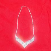 보석이 장식된 목걸이