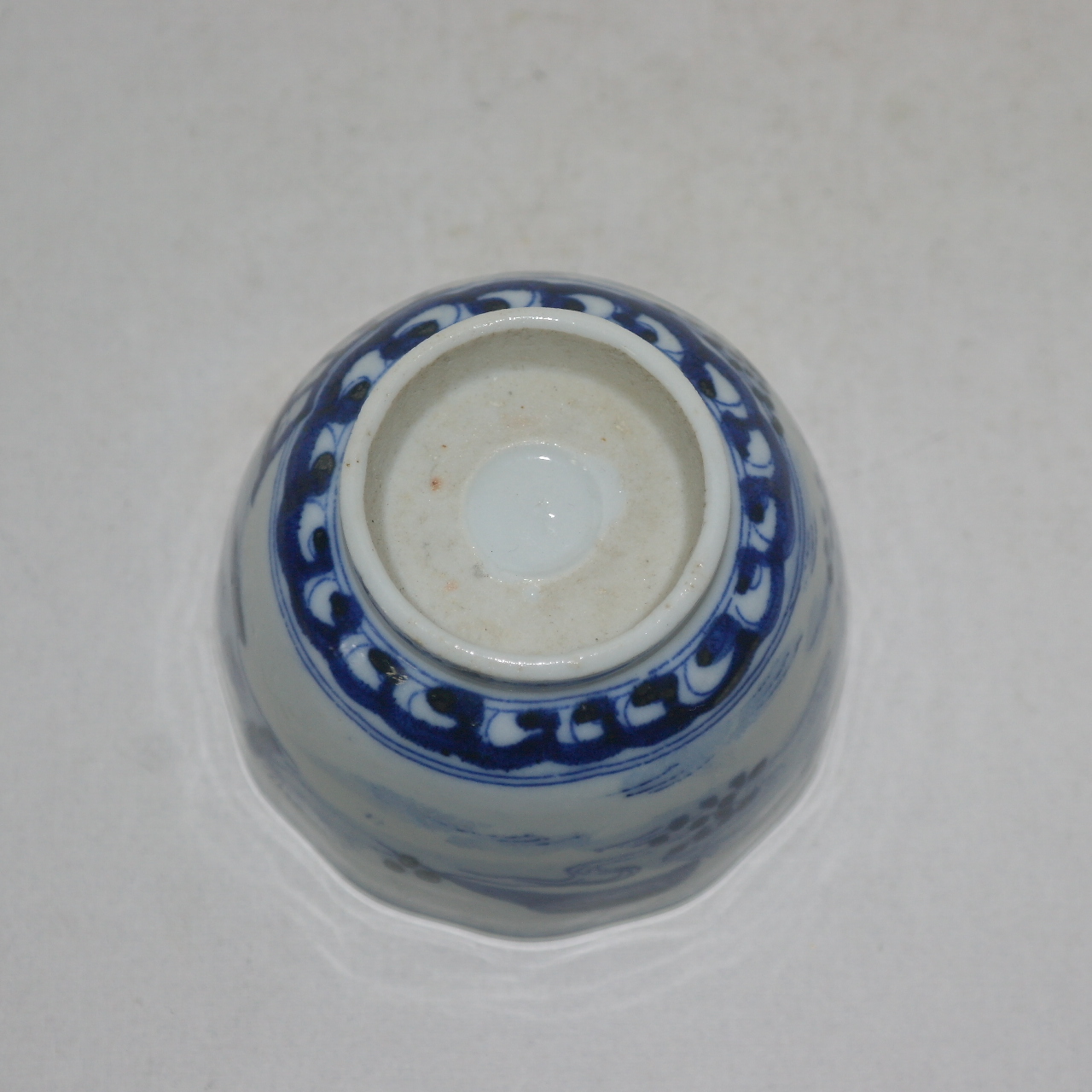 100년이상된 고이마리 청화백자산수문 화형잔