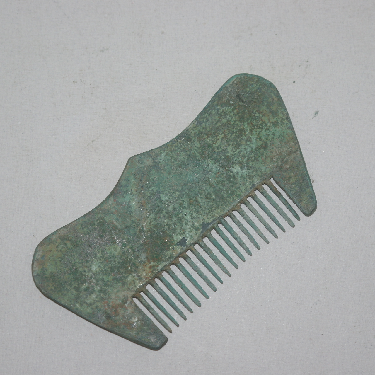 녹수가 많은 청동으로된 빚