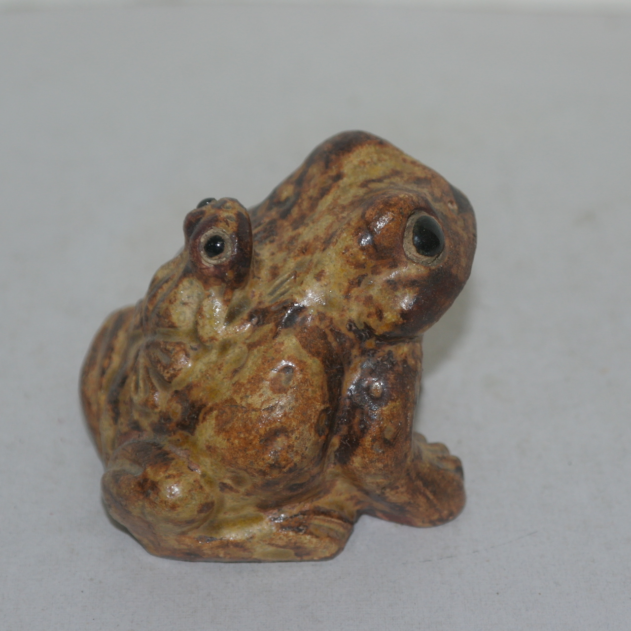 청자 두꺼비 조각상