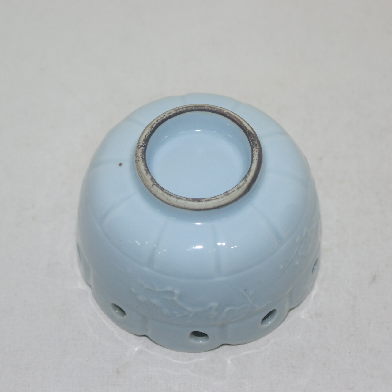 연대가좋은 청자 양각매화문 투각 향완