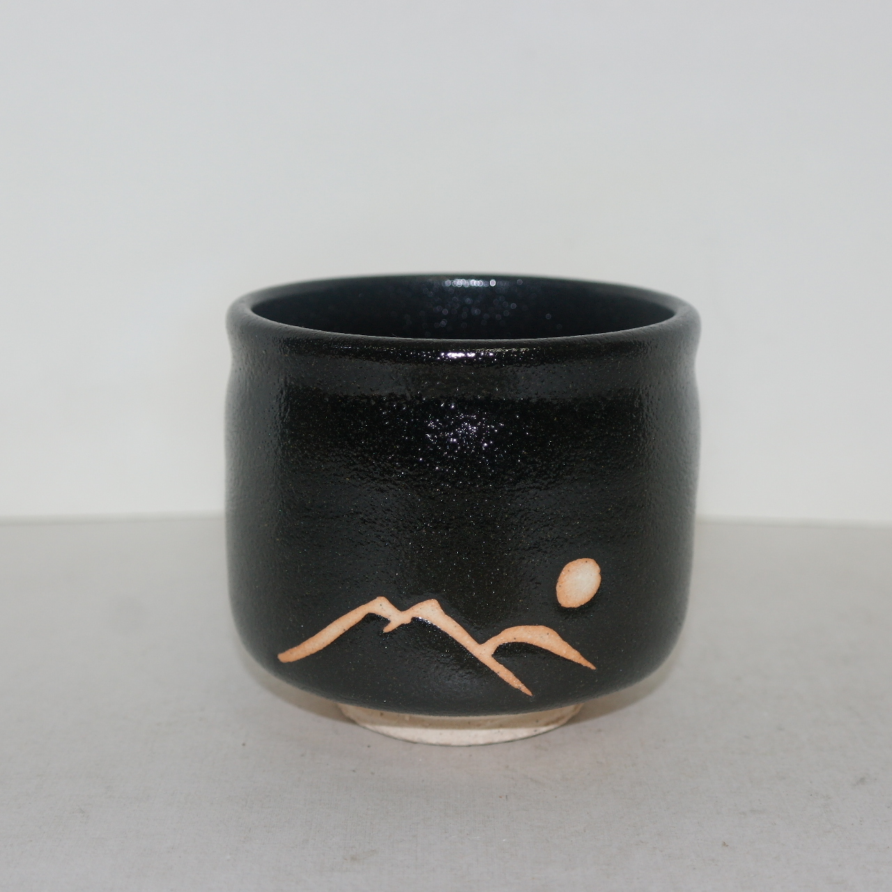 흑유청자 추상산수문 말찻잔