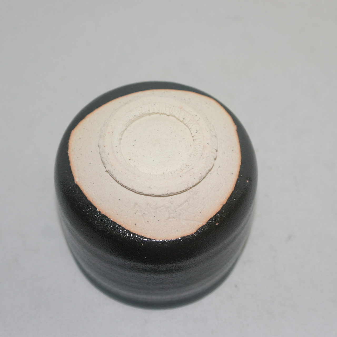 흑유청자 추상산수문 말찻잔