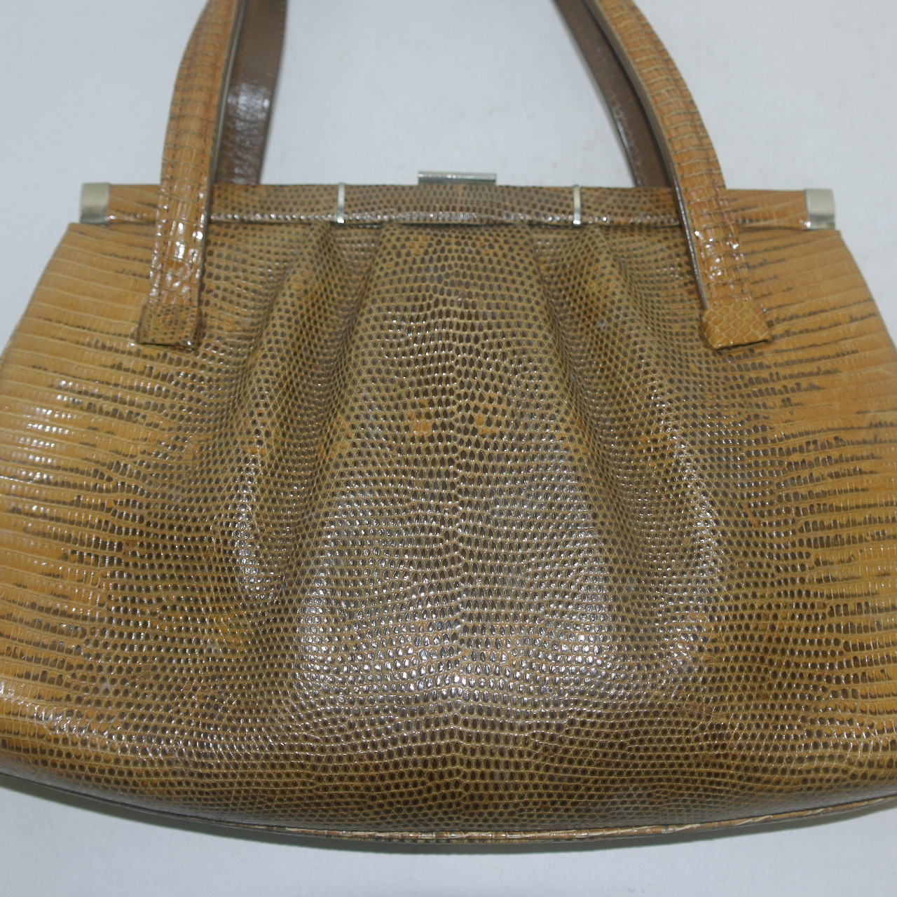 근대사 오래된 악어가죽 핸드백