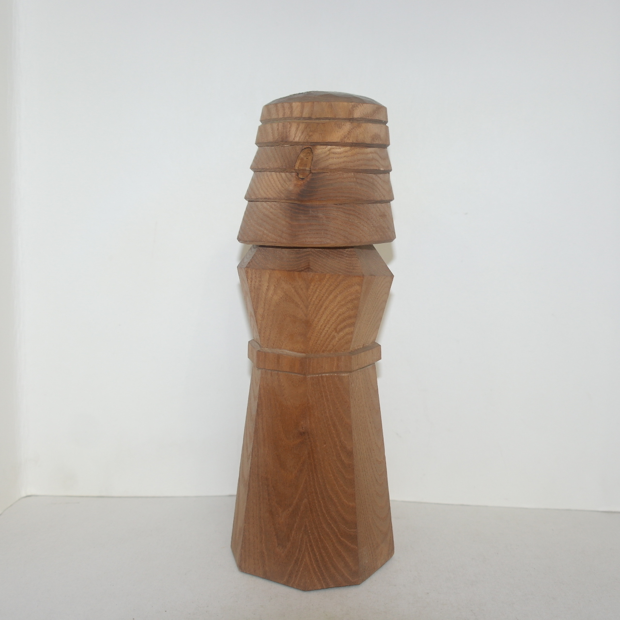 원목나무로 조각한 인형