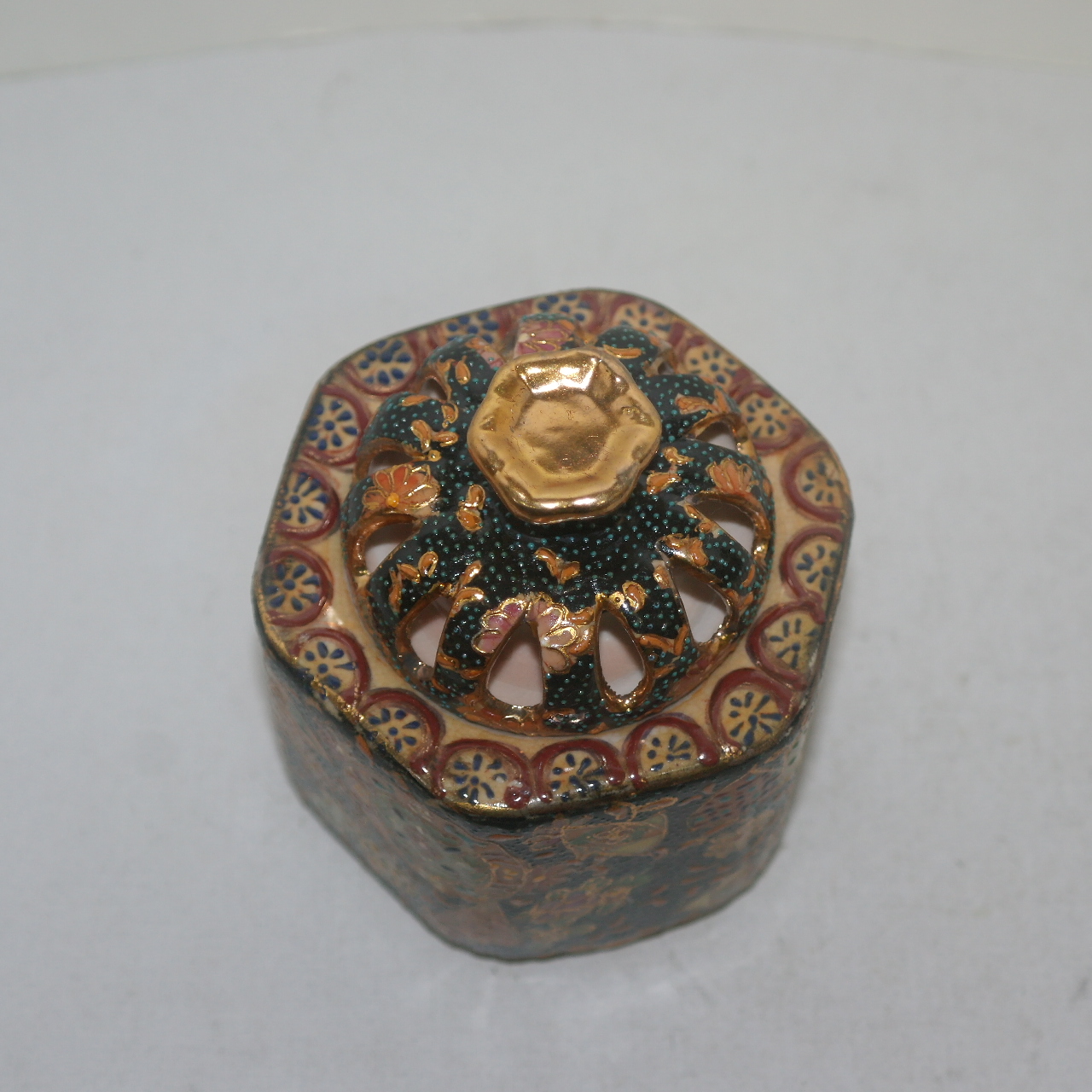 분청자 금채화문 향로