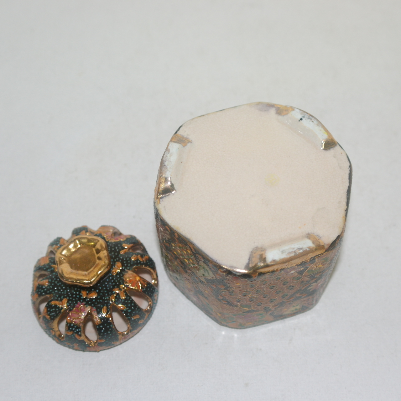 분청자 금채화문 향로