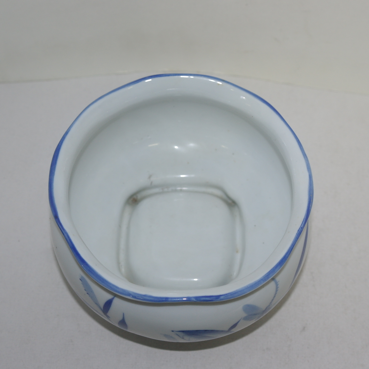 유럽산 청화백자 초화문 사족 호