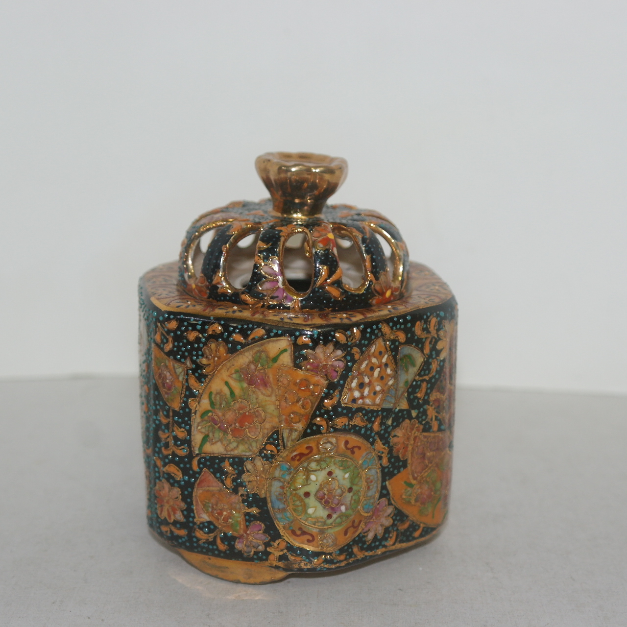 분청자 금채화문 향로