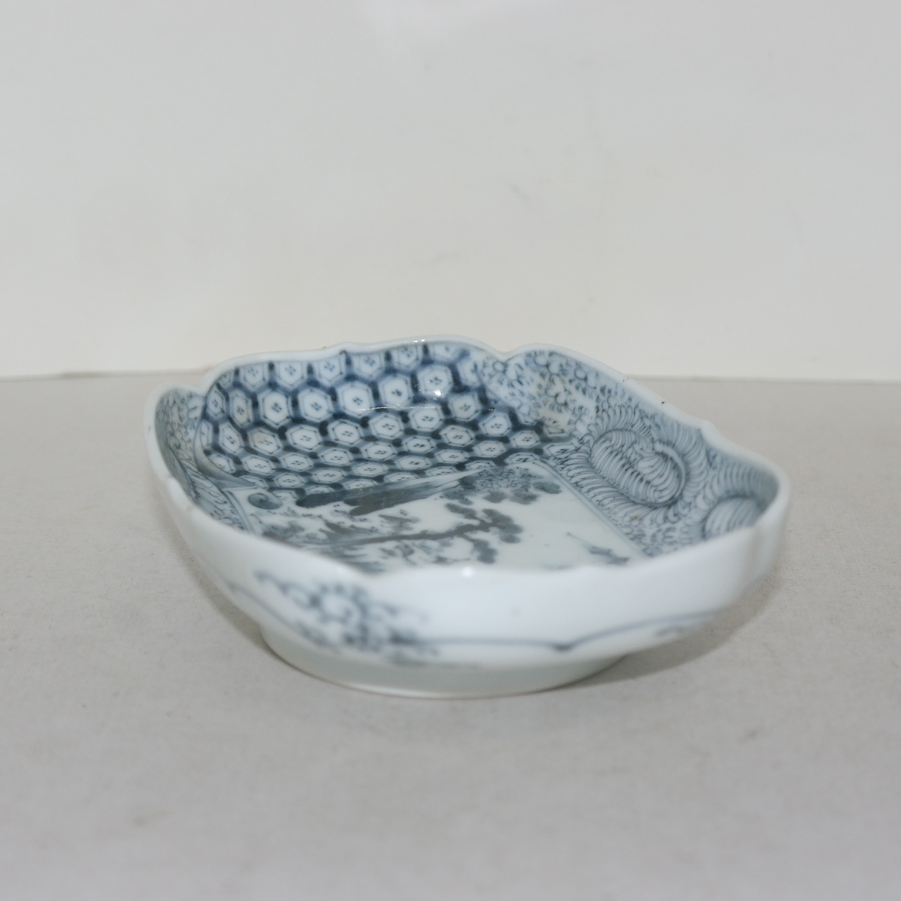 100년이상된 고이마리 청화백자 노송산수문 화형완