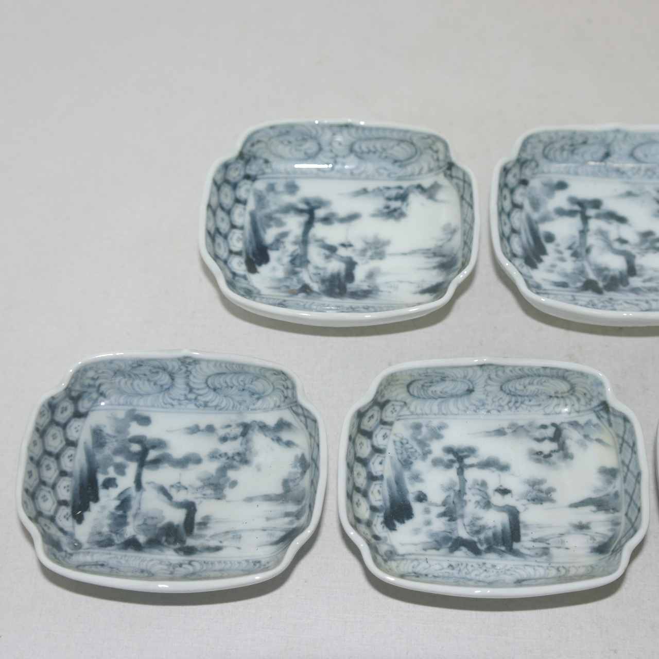 100년이상된 고이마리 청화백자 노송산수문 화형완 5점