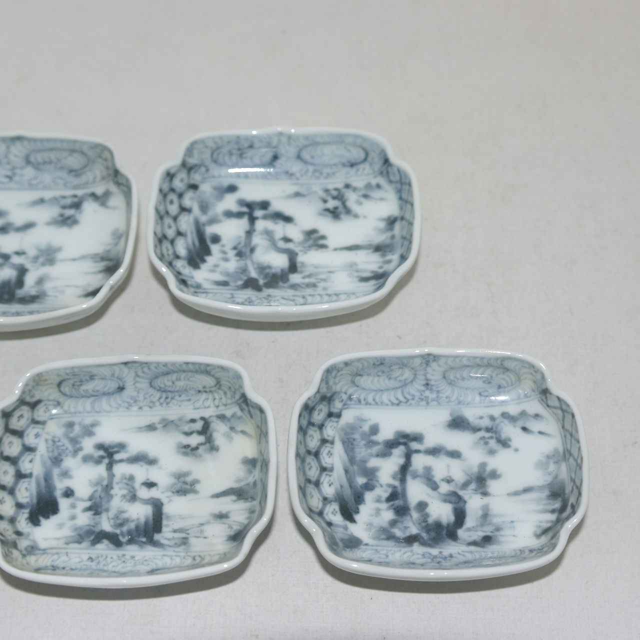 100년이상된 고이마리 청화백자 노송산수문 화형완 5점