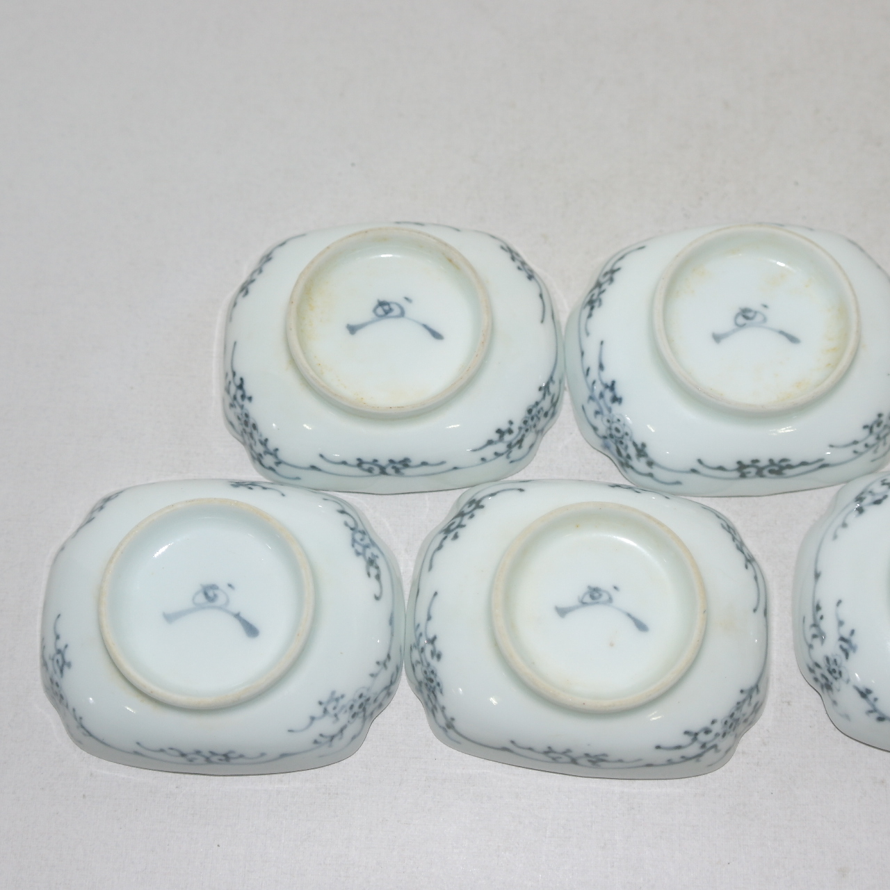 100년이상된 고이마리 청화백자 노송산수문 화형완 5점