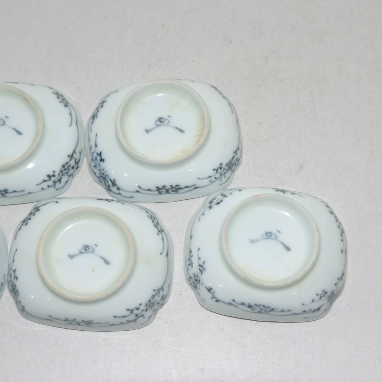 100년이상된 고이마리 청화백자 노송산수문 화형완 5점