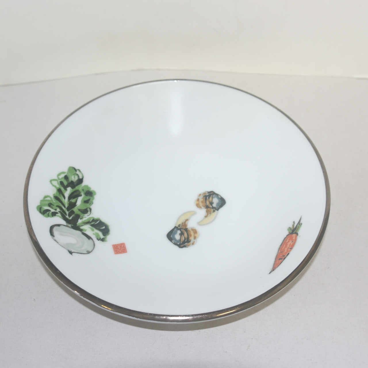 금속테두리가 있는 백자 무우문 대완