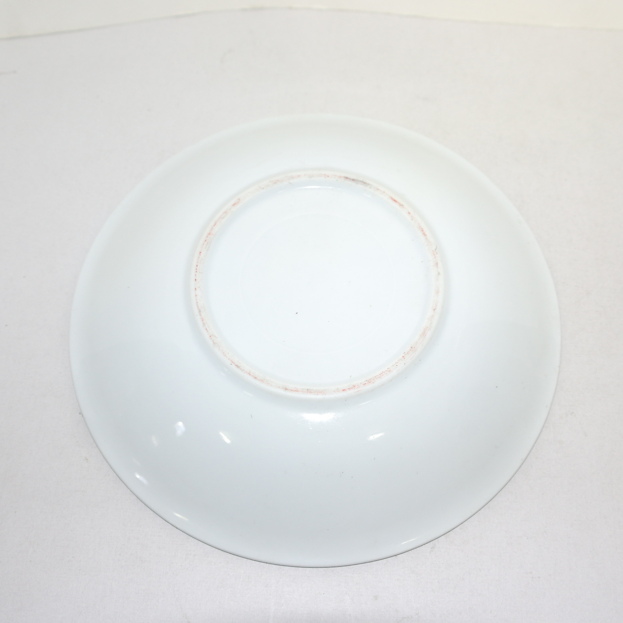 금속테두리가 있는 백자 무우문 대완