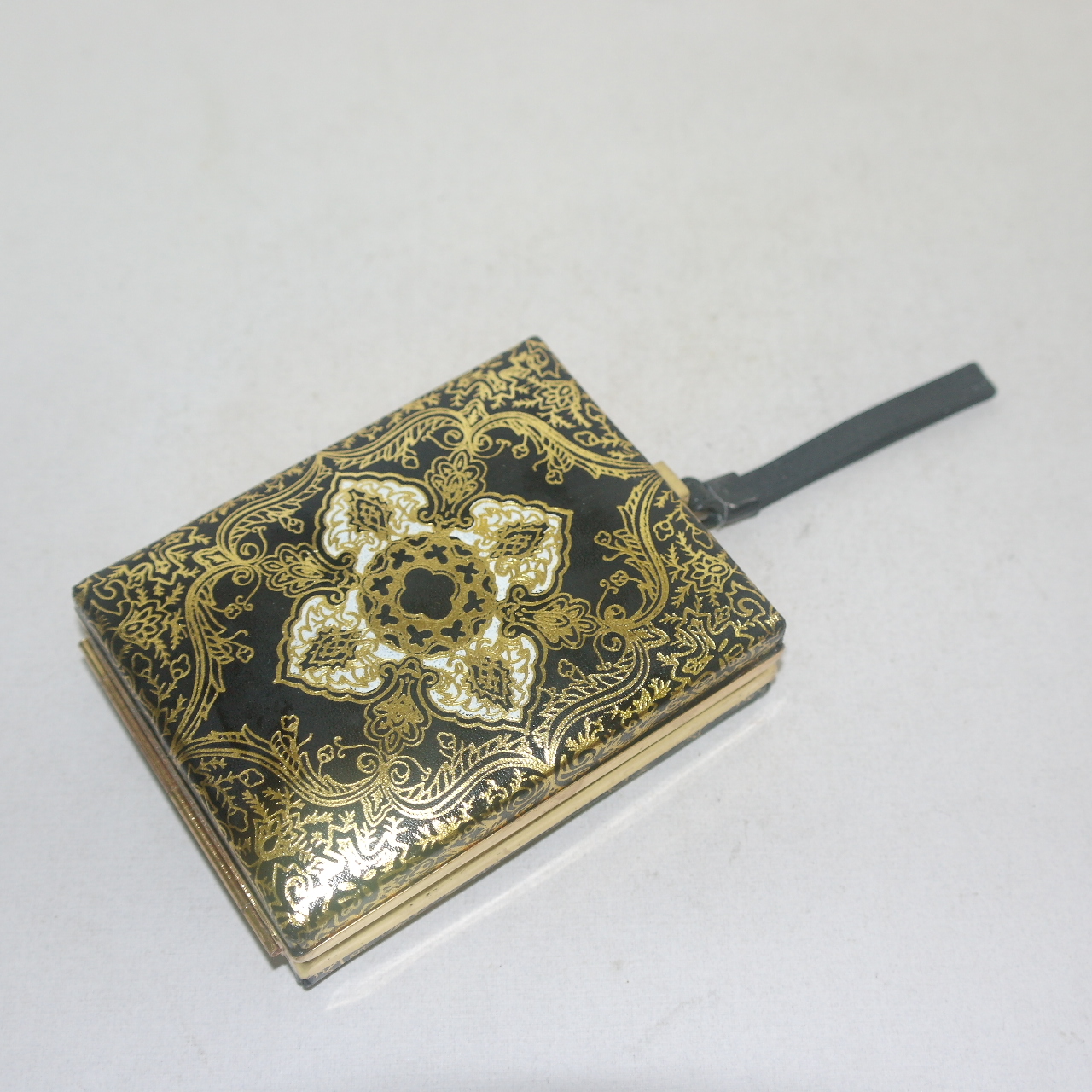 Kanebo 금속재질로된 거울지갑,분곽