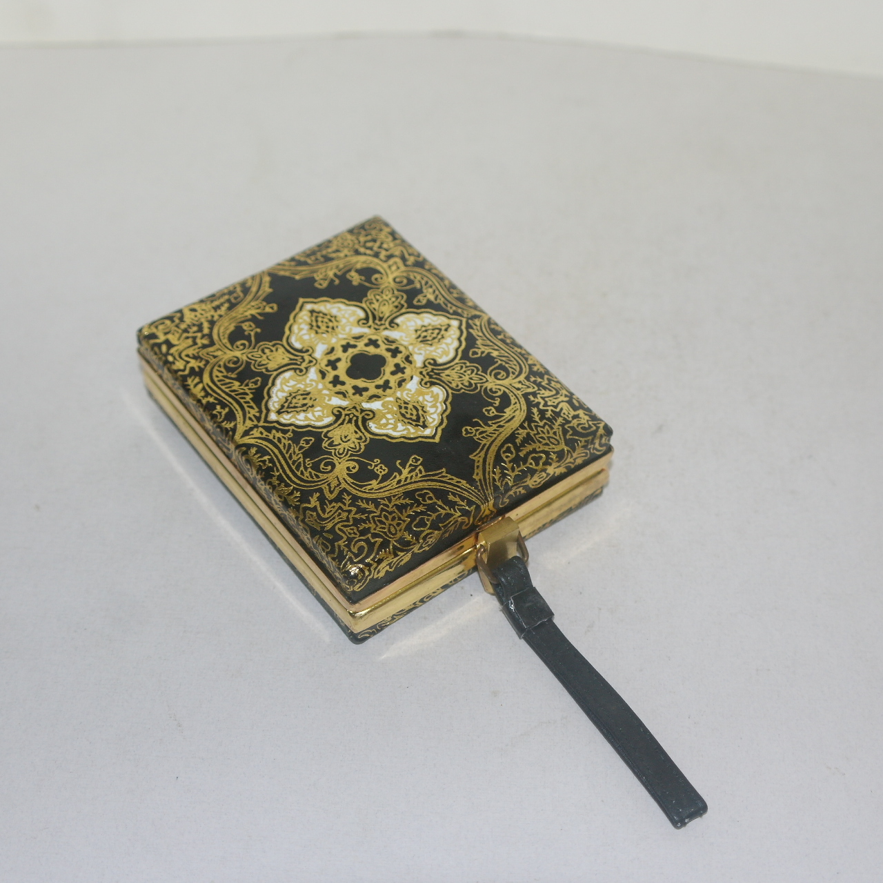 Kanebo 금속재질로된 거울지갑,분곽