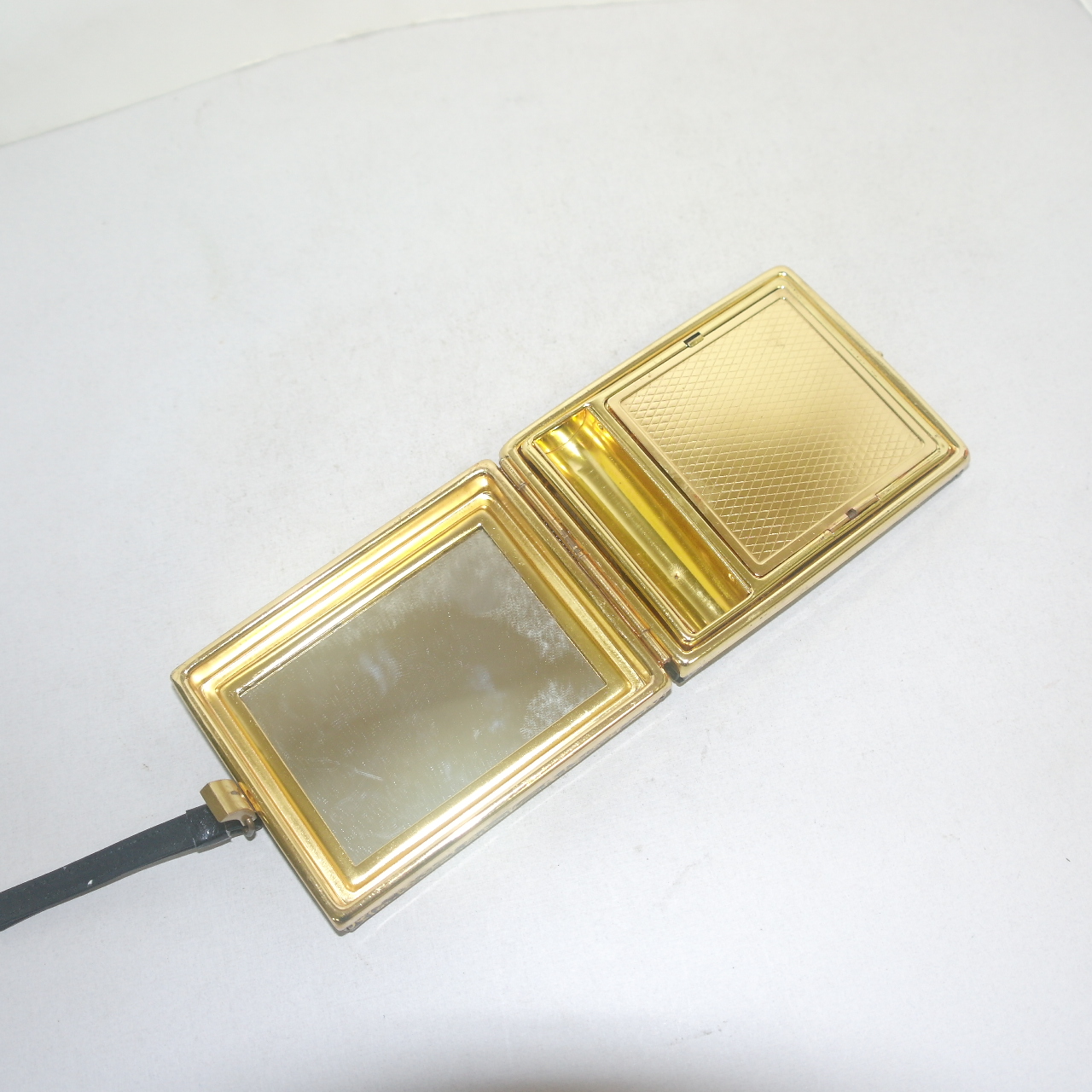 Kanebo 금속재질로된 거울지갑,분곽