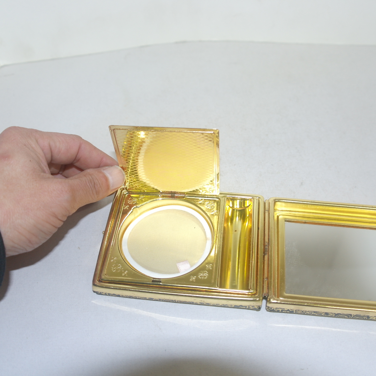 Kanebo 금속재질로된 거울지갑,분곽