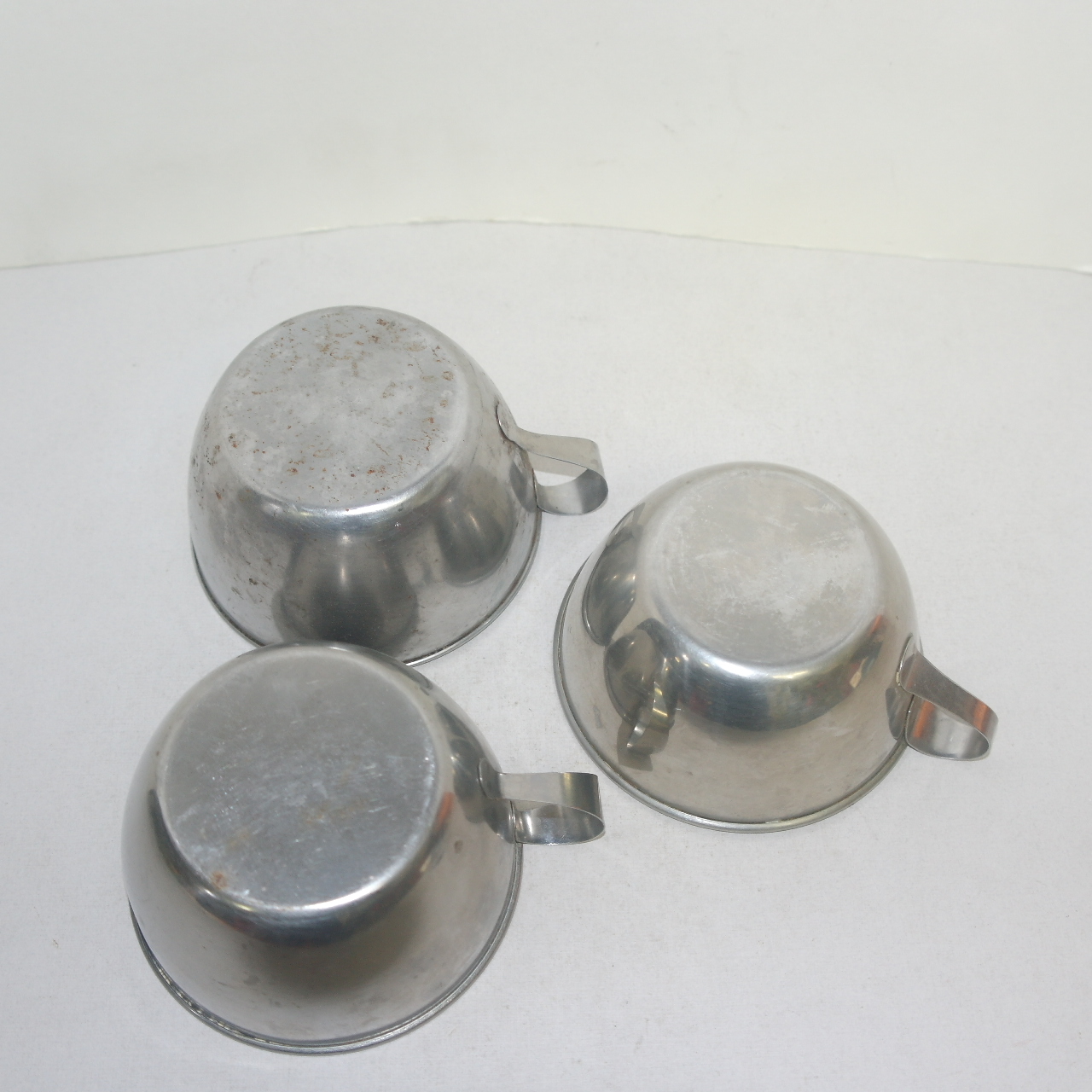 근대사 스텐레스로된 손잡이 있는 잔 3점