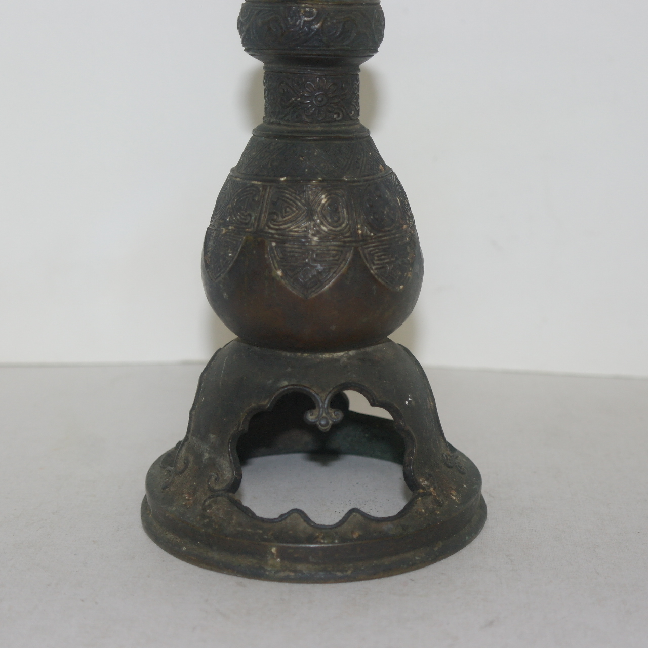 연대가좋은 청동으로된 기둥