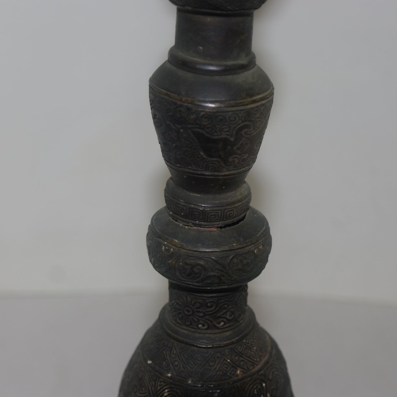 연대가좋은 청동으로된 기둥