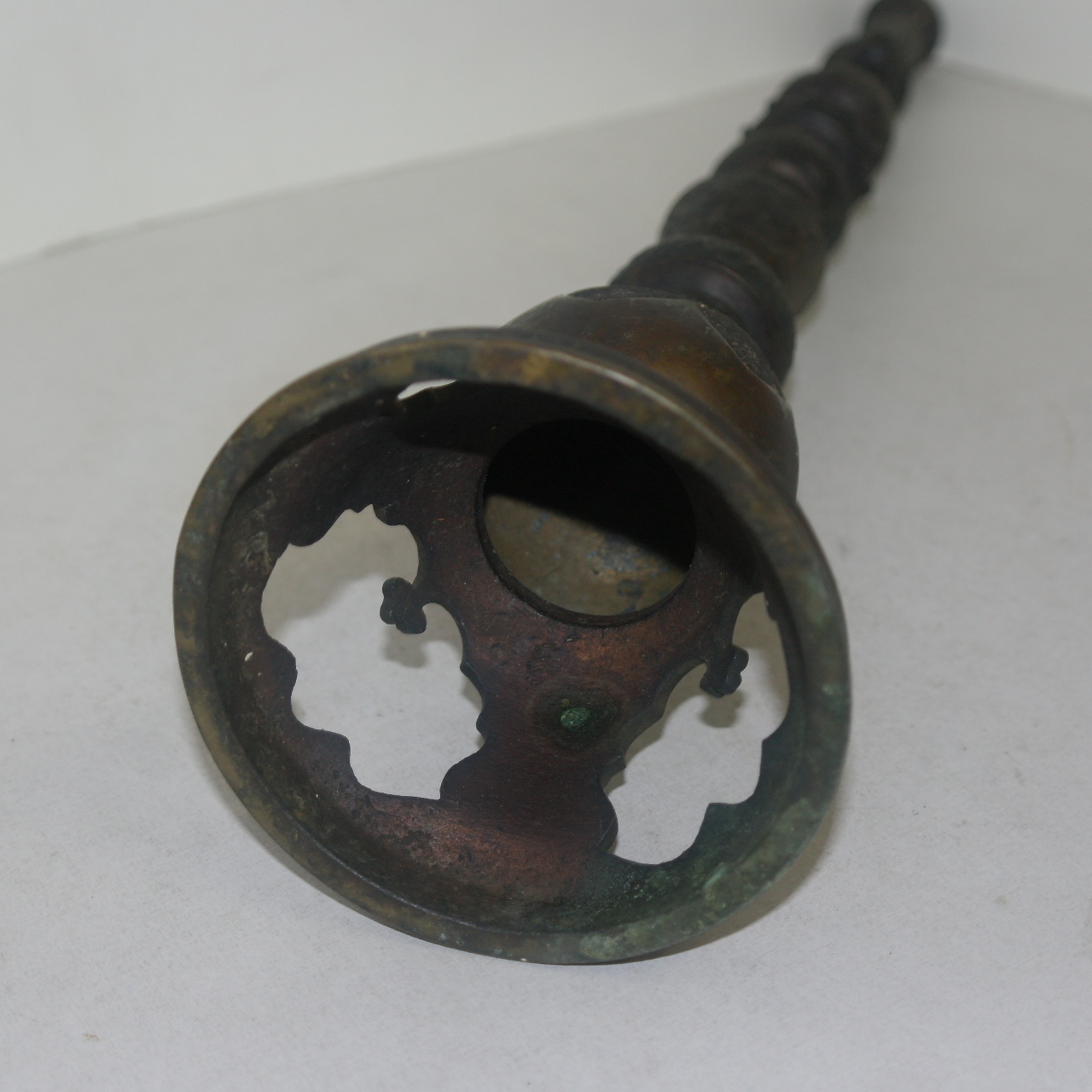 연대가좋은 청동으로된 기둥