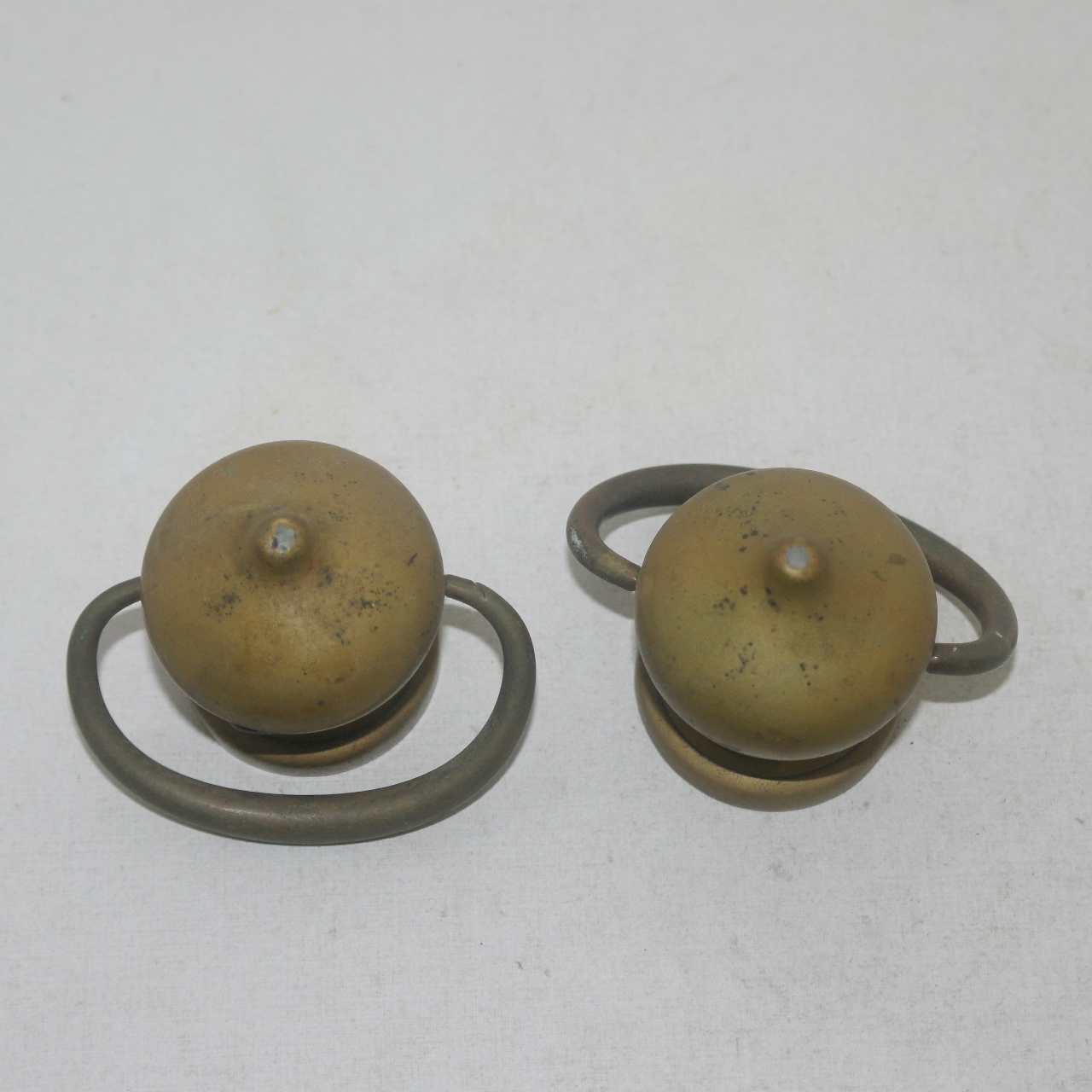 청동으로된 고리 1쌍