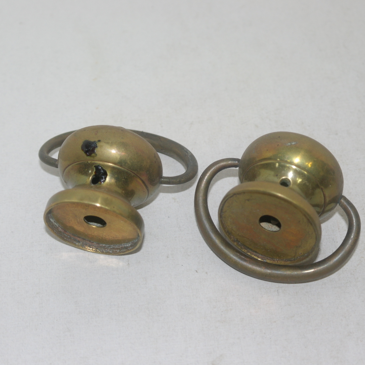 청동으로된 고리 1쌍